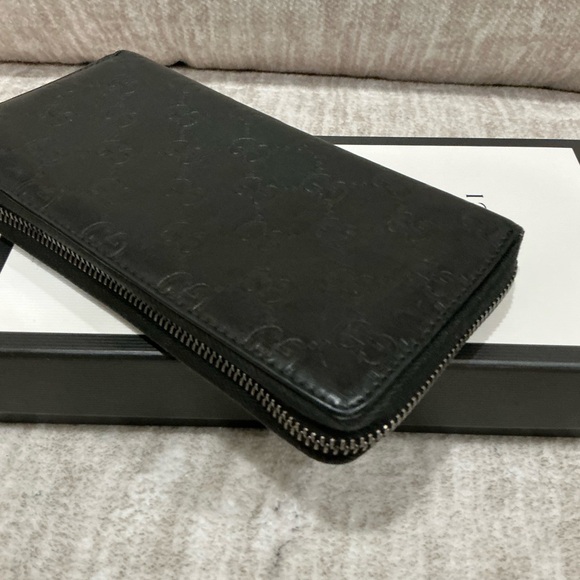 ✨💎GUCCI💎✨ Guccisima GG Leather Zippy wallet with box. - Picture 8 of 11